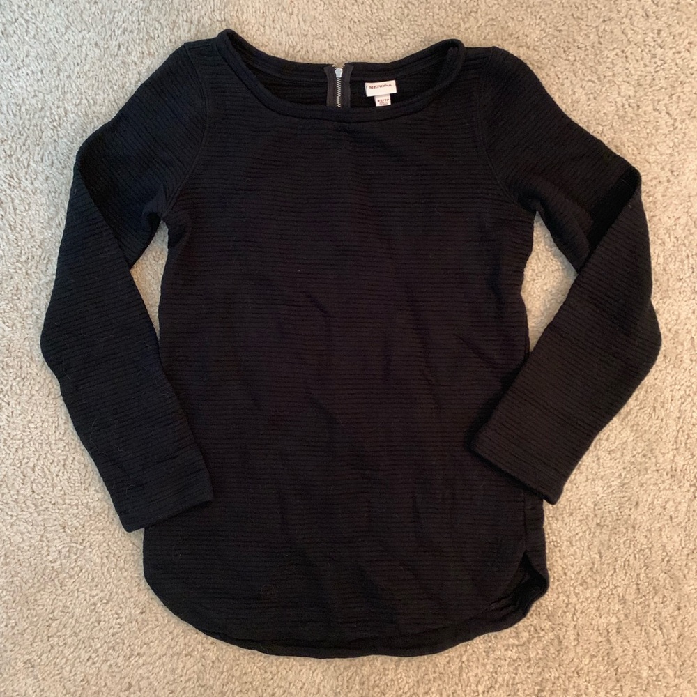 Black sweatshirt with back zipper detail